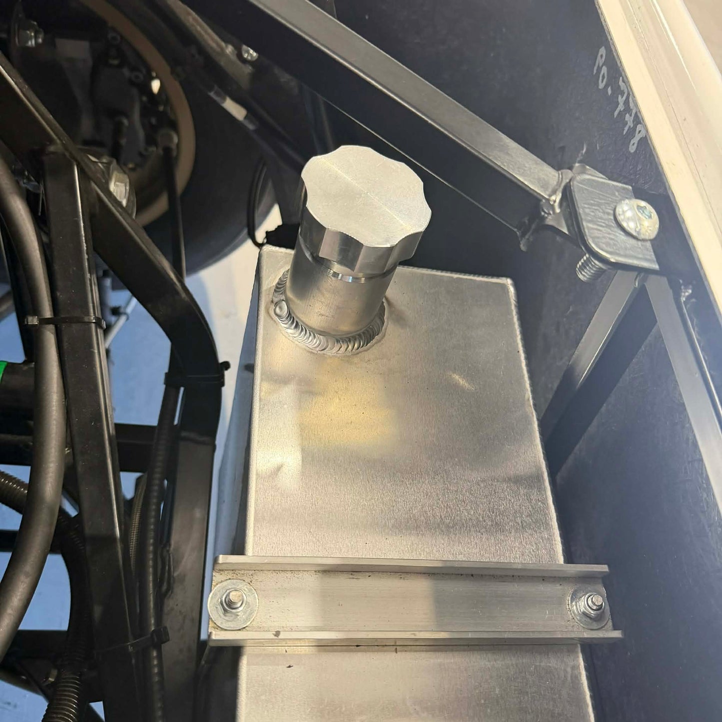 MK Cup  33 Litre Fuel Tank + Screw Filler Neck - Indy R